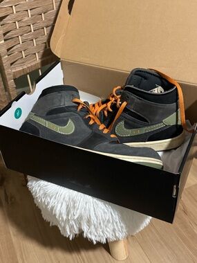 Nike High-Top Sneakers in Black, Olive Green & Orange